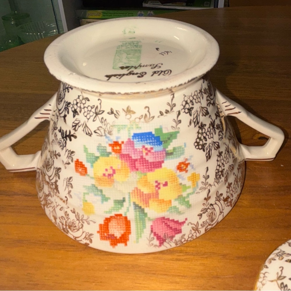 H&K Tunstall 1940s china double handled sugar bowl & lid in Old English Sampler - Picture 7 of 9